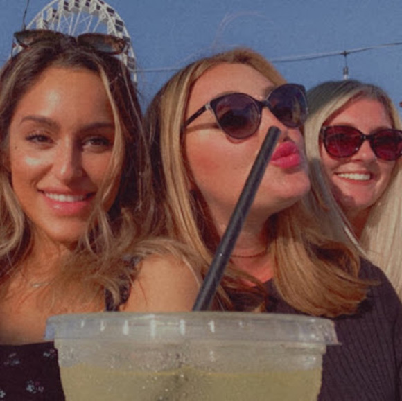 Meet your Posher, Nichole - Picture 1 of 1